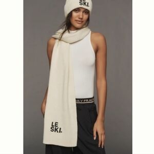 NWT Le Surf. Le Ski Scarf
